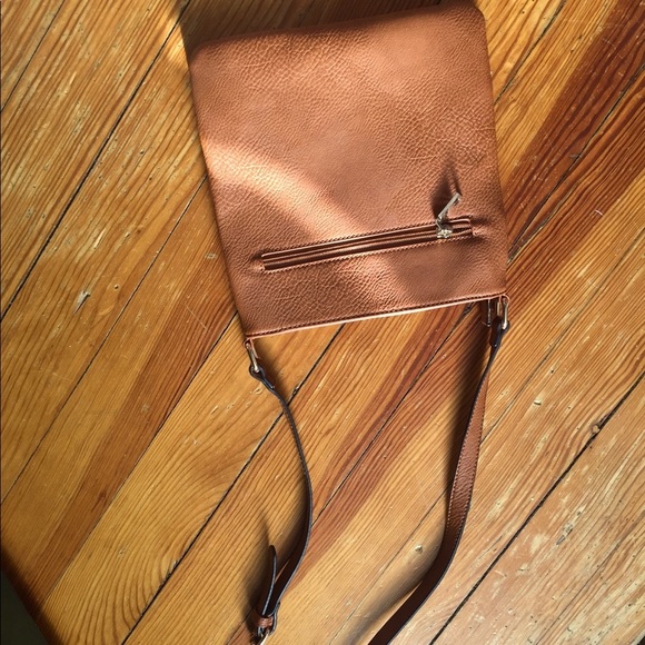 isabelle Handbags - NWOT Brown crossbody purse
